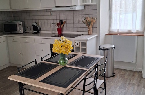 Les Martys House | Quiet village house with terrace for 4 people
