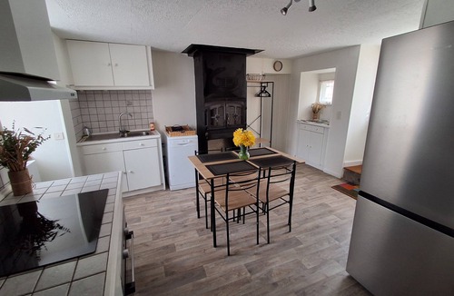 Les Martys House | Quiet village house with terrace for 4 people