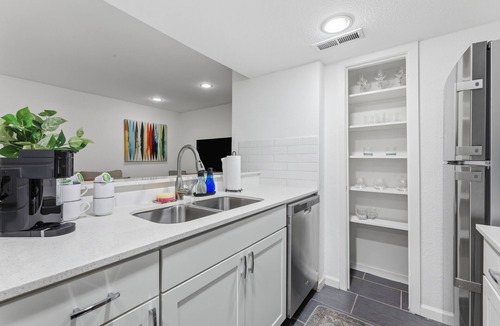 Clarksville Condo | Quiet & Walkable - Stylish Condo With Local Vibe