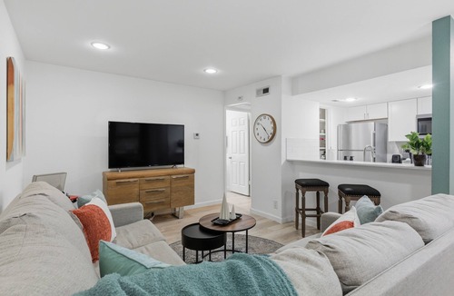 Clarksville Condo | Quiet & Walkable - Stylish Condo With Local Vibe