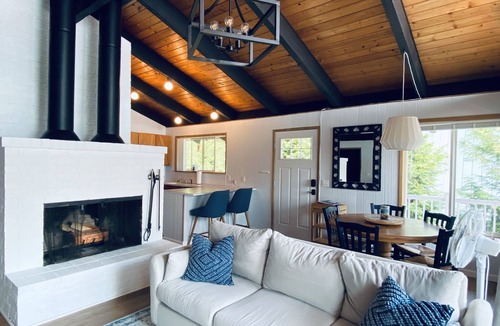 Brinnon Cottage | Quiet Waterfront Oasis with private beach