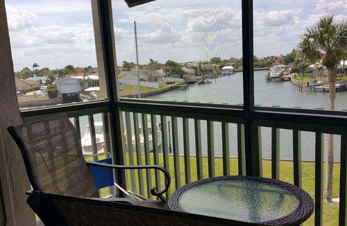 Apollo Beach Condo | Quiet Waterfront View Condo-New Appliances! Remodeled Baths!