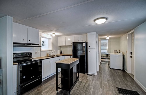 Ludlow House | Quiet Waterview Lake Getaway | Fisherman