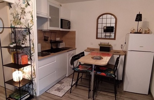 Lourdes Apartment | Quiet, well-located 1 bed 140 + bed with 2 extra beds. covered digicode parking.