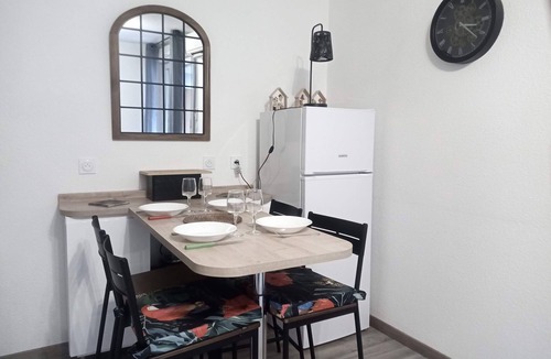 Lourdes Apartment | Quiet, well-located 1 bed 140 + bed with 2 extra beds. covered digicode parking.