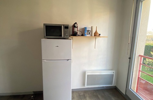 Sept Deniers Apartment | Quiet, well-located studio apartment on the edge of the Garonne River