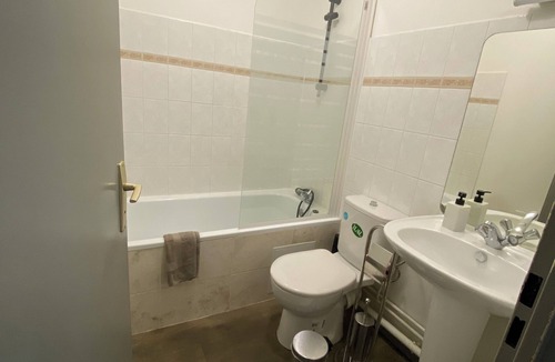 Sept Deniers Apartment | Quiet, well-located studio apartment on the edge of the Garonne River