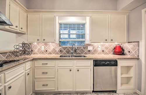 Memorial House | Quiet West Houston Home w/Patio, Walk to Shops!