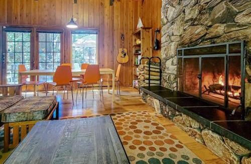 Cedar Glen House | Quiet Wooded Retreat