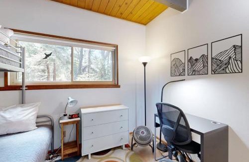 Cedar Glen House | Quiet Wooded Retreat