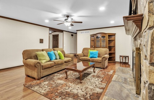 Fayetteville House | Quiet wooded sanctuary
