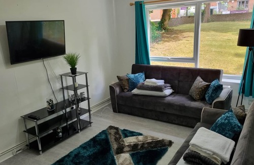 Addiscombe Apartment | Quiet! yet central big apartment