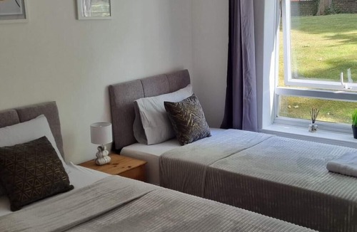 Addiscombe Apartment | Quiet! yet central big apartment