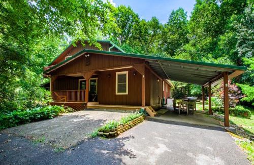 Walland House | Quietside Cabin Grill Fire Pit Fireplace