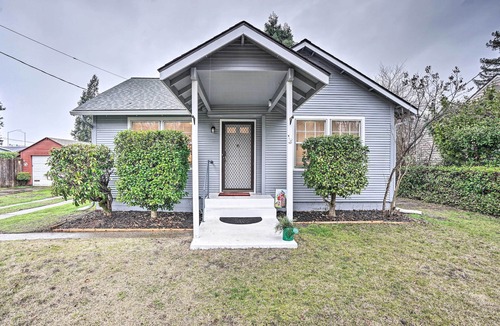 Grants Pass Cottage | ‘Quigley's River Pass’ Cottage w/Private Deck!