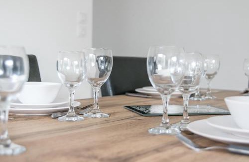 La Demi-Lune House | Quijote, Maison moderne avec terrasse à Caen