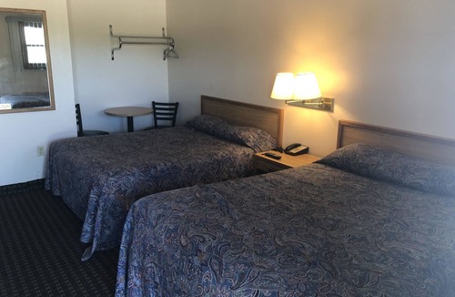 Wauksaukee Hotel | Quik Stop and Motel