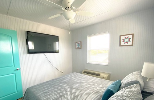 Cedar Lane Cabin | Quilted Canal Cabin - Fish, Play & Relax on the Canal