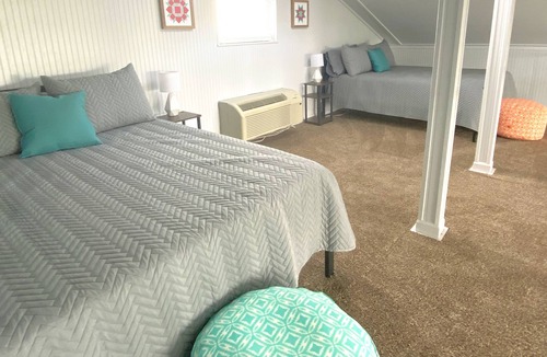 Cedar Lane Cabin | Quilted Canal Cabin - Fish, Play & Relax on the Canal