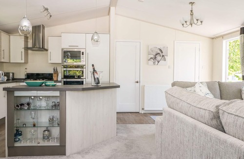 Ringwood Cottage | QUINCE 10, with pool in Ringwood