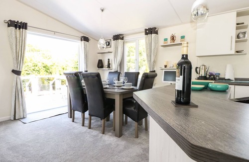 Ringwood Cottage | QUINCE 10, with pool in Ringwood