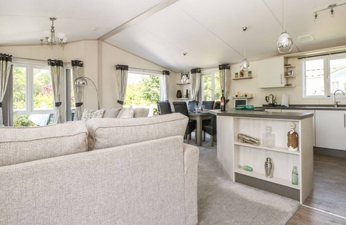 Ringwood Cottage | QUINCE 10, with pool in Ringwood