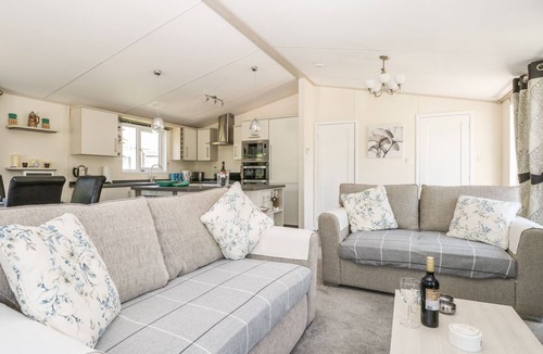 Ringwood Cottage | QUINCE 10, with pool in Ringwood