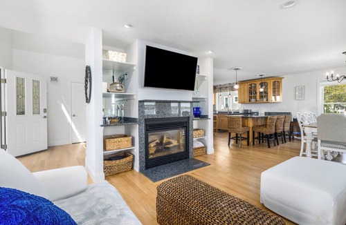 Teaticket House | Quintessential Cape Cod home on Great Pond RPLO026