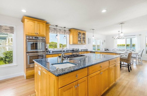 Teaticket House | Quintessential Cape Cod home on Great Pond RPLO026