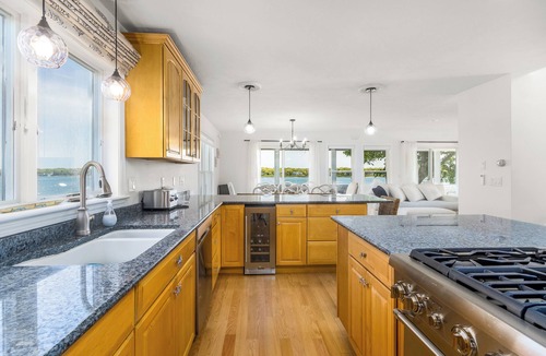 Teaticket House | Quintessential Cape Cod home on Great Pond RPLO026