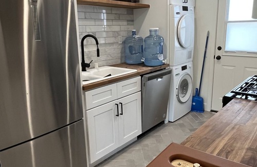 Ocean Park House | Quintessential Santa Monica Bungalow - 90 day minimum stay