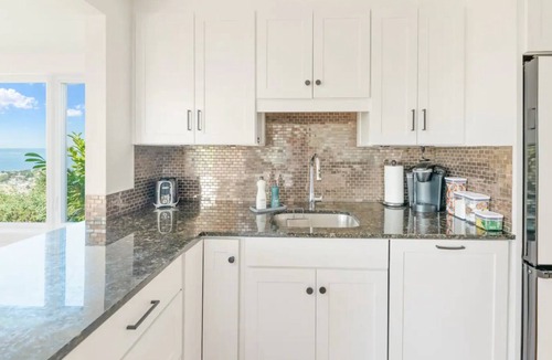 Alki House | Quintessential Seattle Views, Water/Mtns, w HotTub