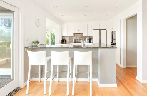 Alki House | Quintessential Seattle Views, Water/Mtns, w HotTub