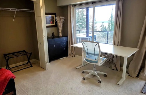 Alki House | Quintessential Seattle Views, Water/Mtns, w HotTub