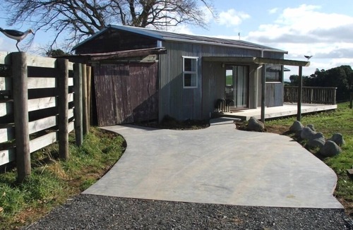 Te Miro Cottage | Quirky and unique converted Woolshed