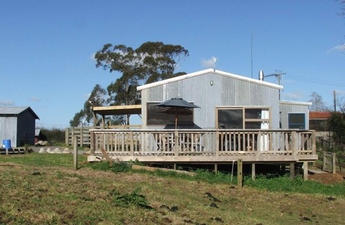 Te Miro Cottage | Quirky and unique converted Woolshed