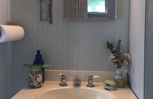 Suffolk County Apartment | Quirky Beach Studio!