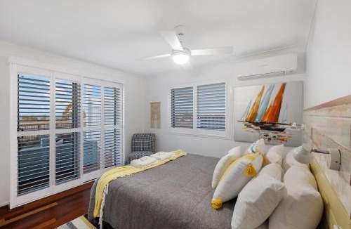 Burnett Heads House | Quirky Black Shack