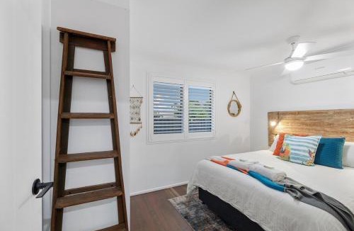 Burnett Heads House | Quirky Black Shack