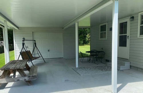 Summerton House | Quirky, cozy lake house!