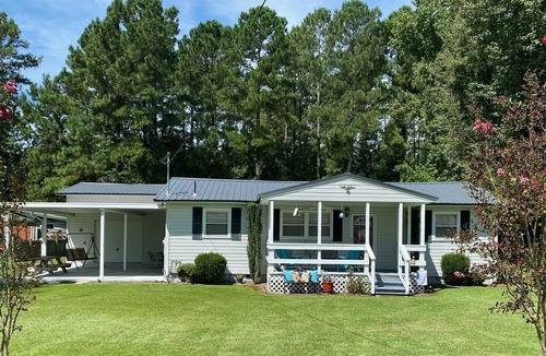 Summerton House | Quirky, cozy lake house!