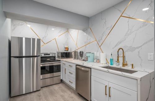 South Central Houston Apartment | Quirky Museum District Apartment in Prime Location