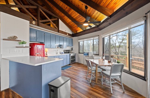 Basye House | Quirky & Peaceful Yurt Treehouse w/360 views/Hike/Golf/Lake Laura