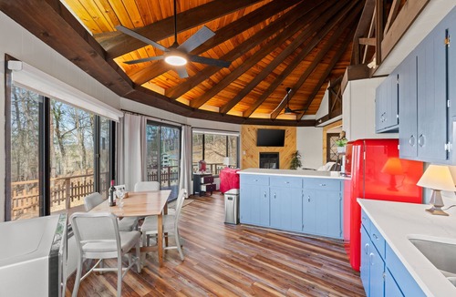 Basye House | Quirky & Peaceful Yurt Treehouse w/360 views/Hike/Golf/Lake Laura