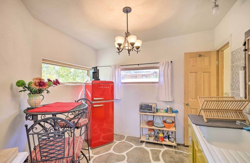 Santa Cruz Apartment | Quirky Santa Cruz Studio w/Shared Courtyard!