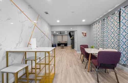 Neartown Apartment | Quirky & Stylish 4BR with Saltwater Pool - Sleeps 14