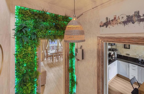 Kemptown Apartment | Quirky & Wonky Inn - 4 BD