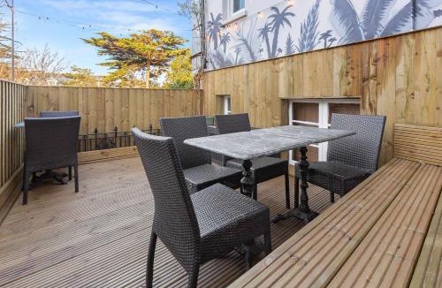 Kemptown Apartment | Quirky & Wonky Inn - 4 BD