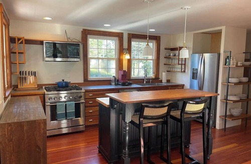 Falmouth House | Quissett Landing | Sleeps 12 | Walk to The Knob