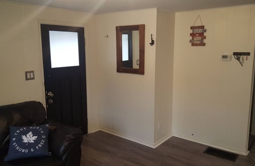 Newmarket House | Quite Aprt. close to everything. Two Parking Spots